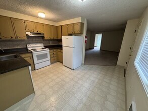 12803 SE 25th Ave in Oak Grove, OR - Foto de edificio - Building Photo