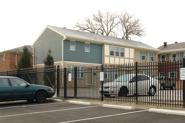 Varra Bradel in Louisville, KY - Foto de edificio - Building Photo