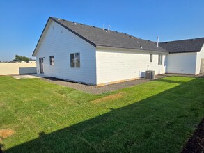8247 E Bright Angel Dr in Nampa, ID - Building Photo - Building Photo