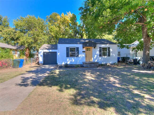 property at 1119 W Comanche St