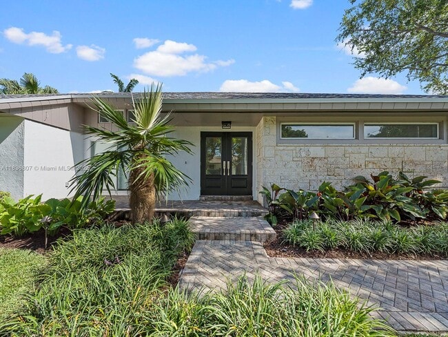 7800 SW 181st Terrace in Palmetto Bay, FL - Building Photo - Building Photo