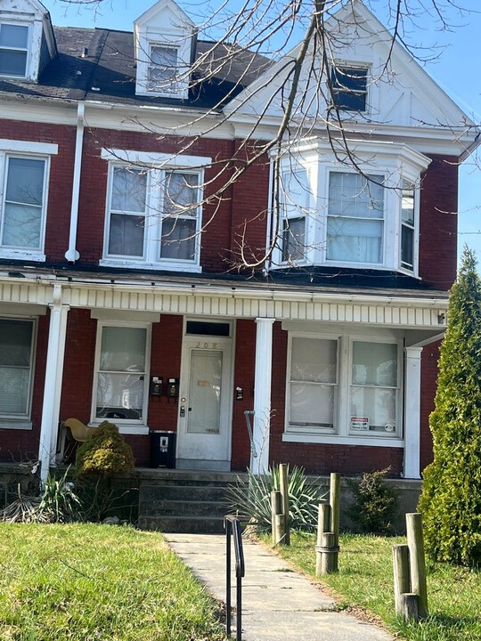 208 Carlisle Ave in York, PA - Foto de edificio