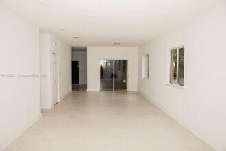 273 SE 32nd Ave in Homestead, FL - Building Photo - Building Photo