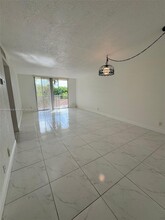 8511 NW 8th St in Miami, FL - Building Photo - Building Photo