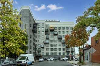 Pinnacle Condominiums in Brooklyn, NY - Building Photo - Building Photo