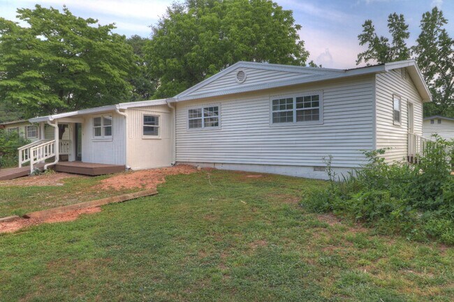 property at 1305 Cochise Cir