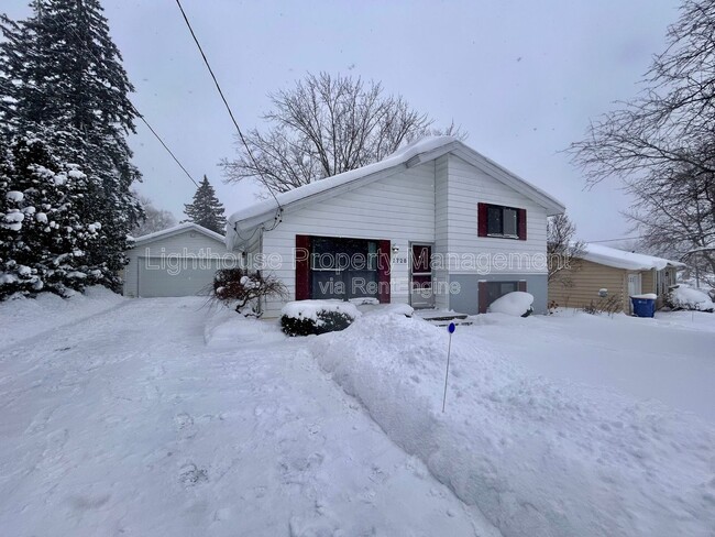 property at 2728 Vassar Dr SE