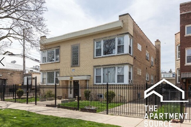 4818 N St Louis Ave, Unit 2 in Chicago, IL - Foto de edificio - Building Photo