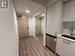 195 Commerce St in Vaughan, ON - Building Photo - Building Photo