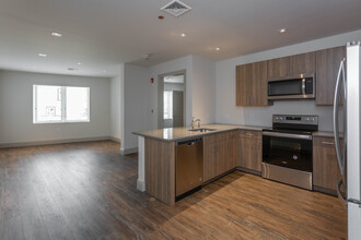 1 EMain St- Downtown Bay Shore in Bay Shore, NY - Foto de edificio - Interior Photo