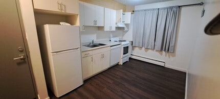 8303-100 100 St NW in Edmonton, AB - Building Photo - Building Photo