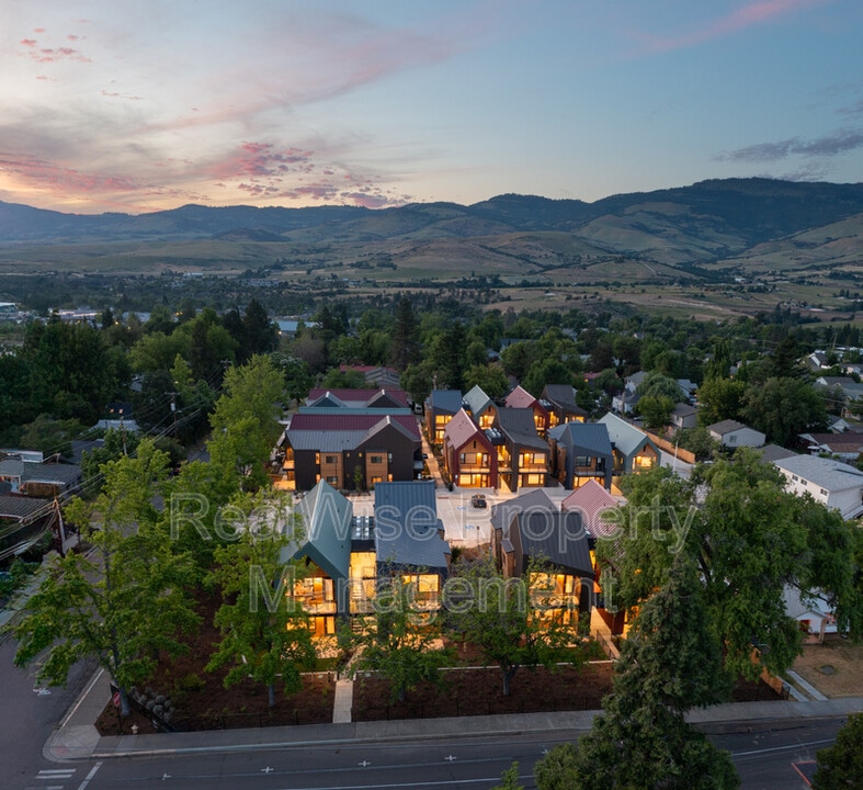 180 Garfield St in Ashland, OR - Building Photo