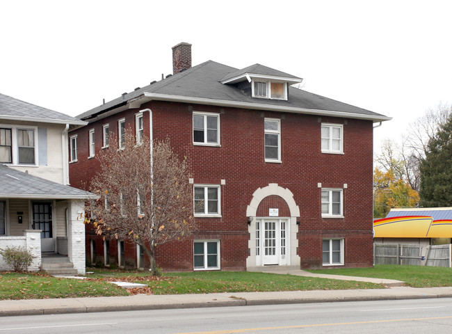 5143 E Washington St in Indianapolis, IN - Foto de edificio - Building Photo