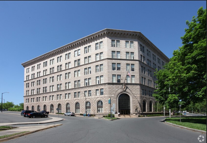 The 55 Elm Club in Hartford, CT - Building Photo