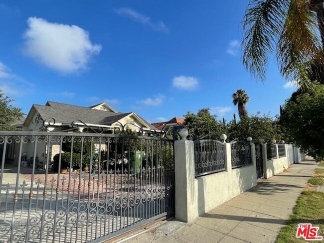 property at 1043 3rd Ave