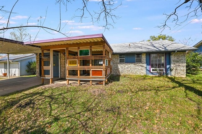 property at 100 E Lisa Dr