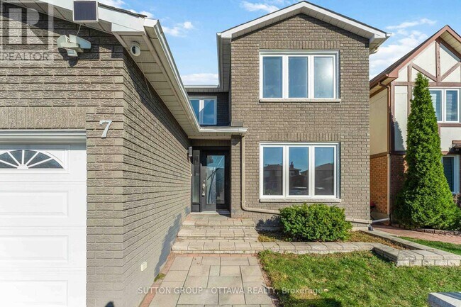7 Castlethorpe Crescent in Ottawa, ON - Building Photo - Building Photo