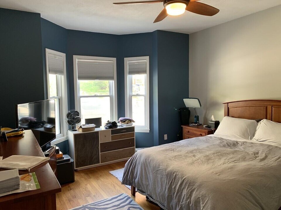 38 Columbus Ave, Unit 4 in Somerville, MA - Building Photo