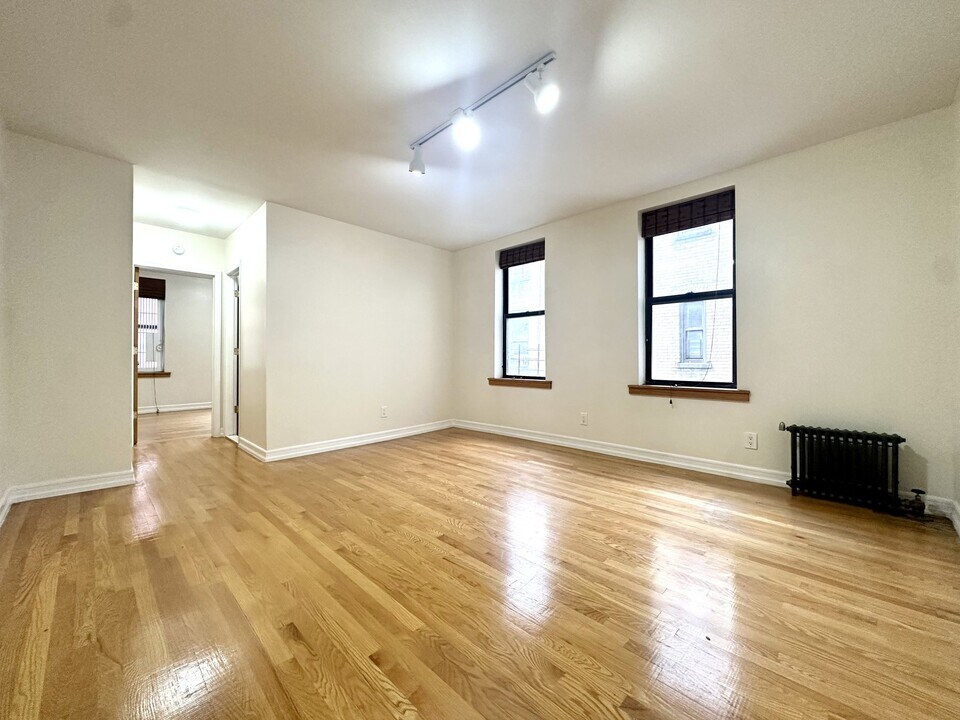 10 Adrian Ave in New York, NY - Building Photo