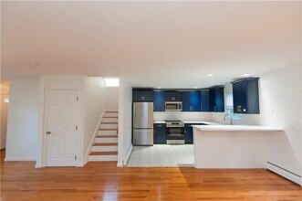 27 Fenner Ave in Newport, RI - Building Photo - Building Photo