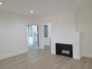 Stunning Remodeled 4 Bedroom House with Large Front Yard, Garage, Pool & Spa in Studio City!, Unit D103 in Los Angeles, CA - Building Photo - Building Photo