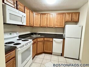 24 Whites Ave, Unit 45 in Watertown, MA - Foto de edificio - Building Photo