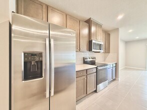 507 Voltaire Dr in Spring Hill, FL - Building Photo - Building Photo