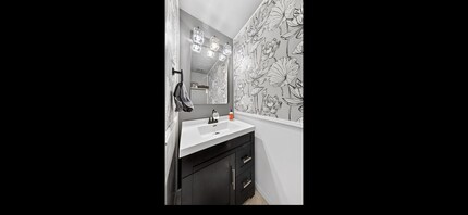 390 Montclair Tower Dr in St. Charles, MO - Building Photo - Building Photo