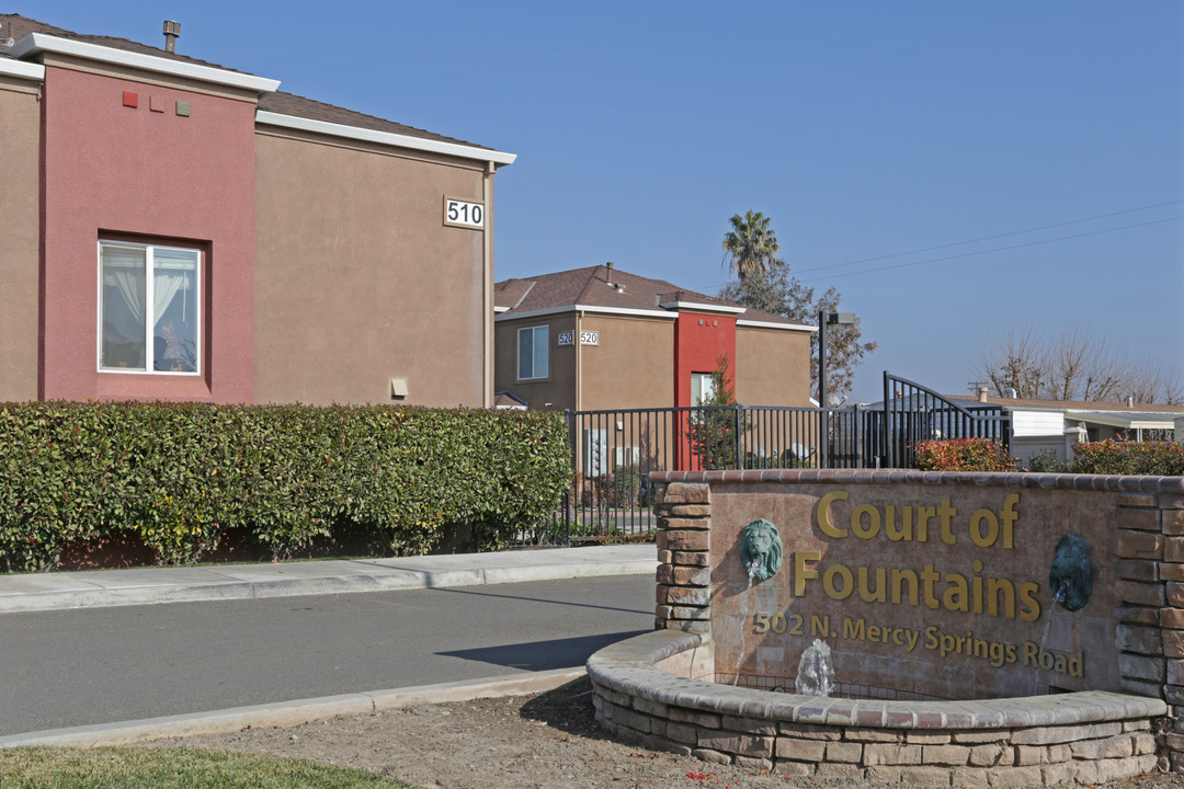 Court of Fountains Townhomes in Los Banos, CA - Building Photo