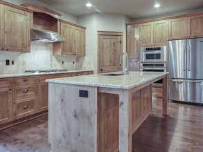 2334 Taylor Dr in West Linn, OR - Foto de edificio - Building Photo