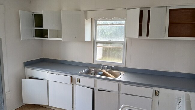 8461 Cleveland Ave NW, Unit unit #2 in North Canton, OH - Foto de edificio - Building Photo