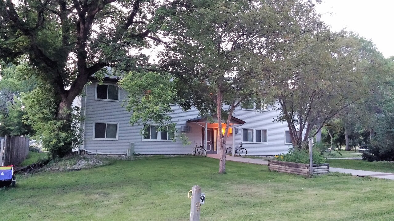 700 Washington St, Unit 1 in Bruce, SD - Building Photo