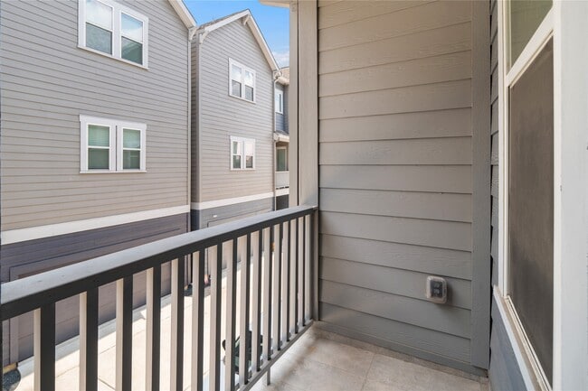 property at 2206 Lou Ellen Ln