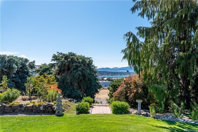 property at 2904 Alvista Pl