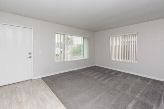 11355 Camarosa Cir in San Diego, CA - Building Photo - Building Photo