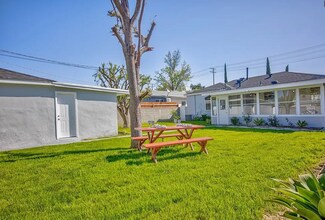 6621 Lindley Ave in Los Angeles, CA - Building Photo - Building Photo