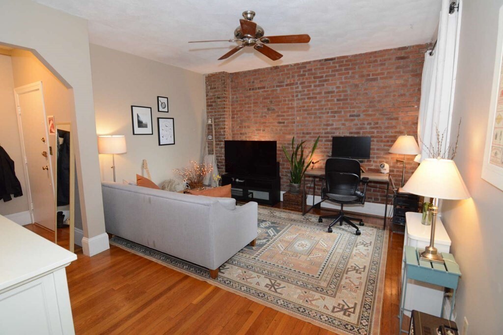 130 Fuller St, Unit Unit 4 in Brookline, MA - Building Photo