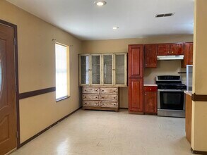 3316 E Ash St in Laredo, TX - Foto de edificio - Building Photo