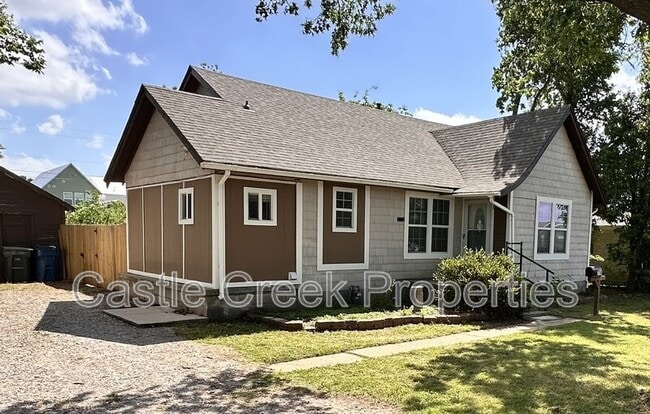 property at 714 W Hurd St