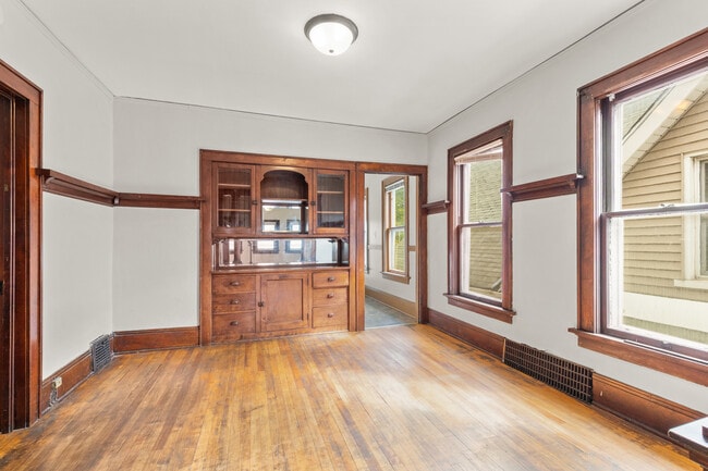 property at 926 E Locust St