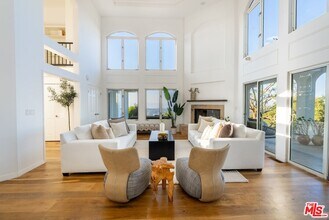 21965 Saddle Peak Rd in Topanga, CA - Building Photo - Building Photo