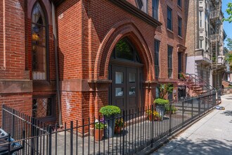 264 Cumberland St in Brooklyn, NY - Foto de edificio - Building Photo