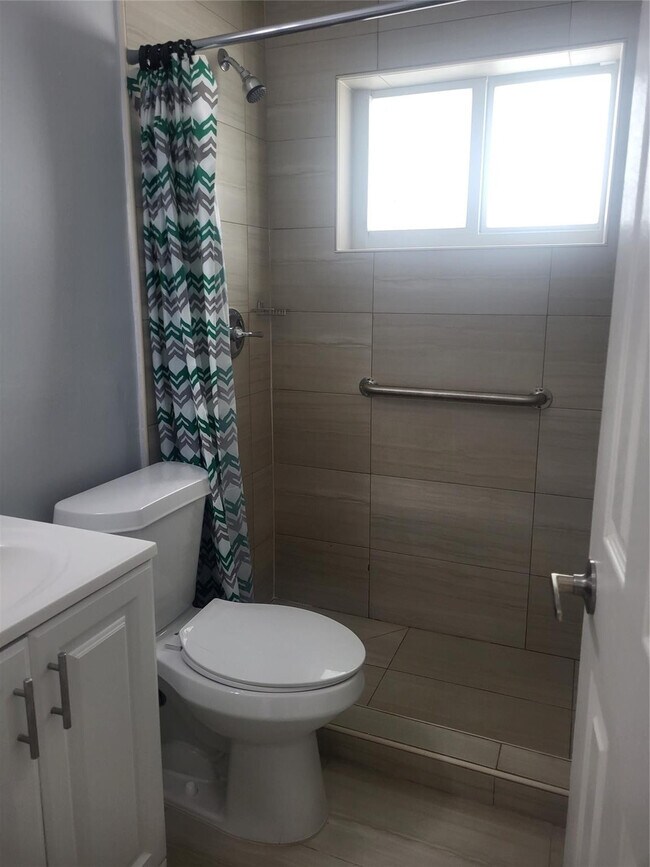 6226 Miramar Pkwy in Miramar, FL - Building Photo - Building Photo