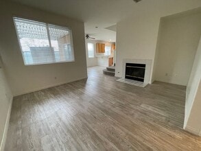 2300 Jeans Ct in Signal Hill, CA - Building Photo - Building Photo