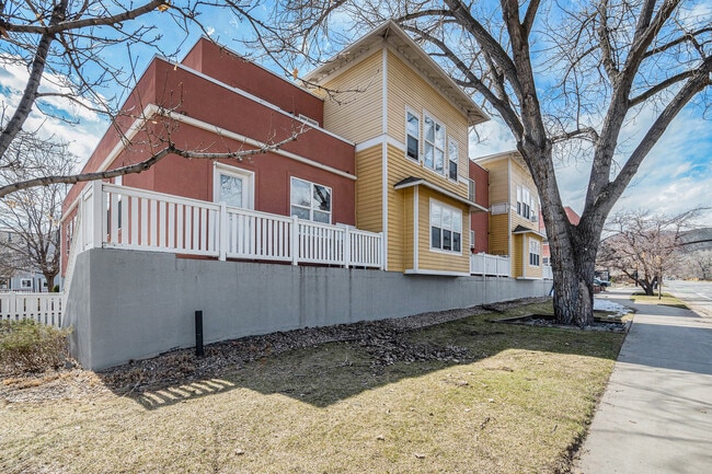 2610 Iris Ave, Unit 101 in Boulder, CO - Foto de edificio - Building Photo