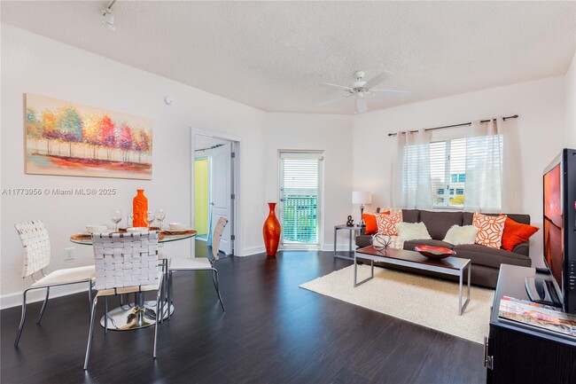 6001 SW 70th St, Unit 610 in South Miami, FL - Foto de edificio - Building Photo