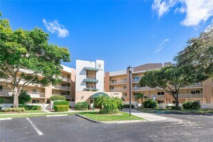 9599 Weldon Cir in Tamarac, FL - Building Photo