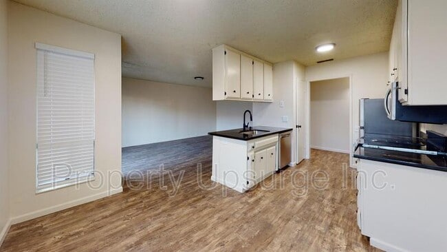 property at 915 Lakeside Dr