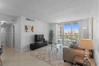 3801 S Ocean Dr, Unit 10Q in Hollywood, FL - Building Photo - Building Photo