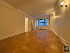 Christopher Street, Unit 4N in New York, NY - Building Photo - Building Photo
